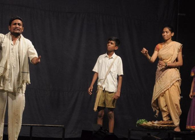 Light on social issues from singularities | एकांकिकांमधून सामाजिक प्रश्नांवर प्रकाश