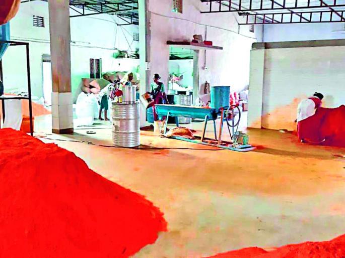 Chili industry blames 'Corona'! | मिरची उद्योगाला ‘कोरोना’चा ठसका!