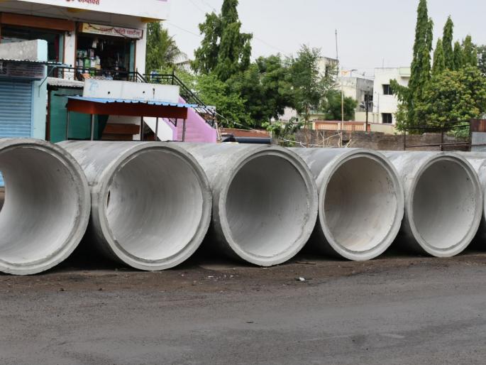 Due to concreteization between Dhule Chaufuni and Bhoni Phata, the traffic will be diverted | धुळे चौफुली ते भोणे फाटा दरम्यान काँक्रिटीकरणामुळे वाहतूक वळवणार Due to concreteization between Dhule Chaufuni and Bhoni Phata, the traffic will be diverted | धुळे चौफुली ते भोणे फाटा दरम्यान काँक्रिटीकरणामुळे वाहतूक वळवणार