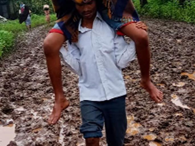 Desperate father and breath of the road! | हताश बाप अन् रस्त्याची धाप! Desperate father and breath of the road! | हताश बाप अन् रस्त्याची धाप!