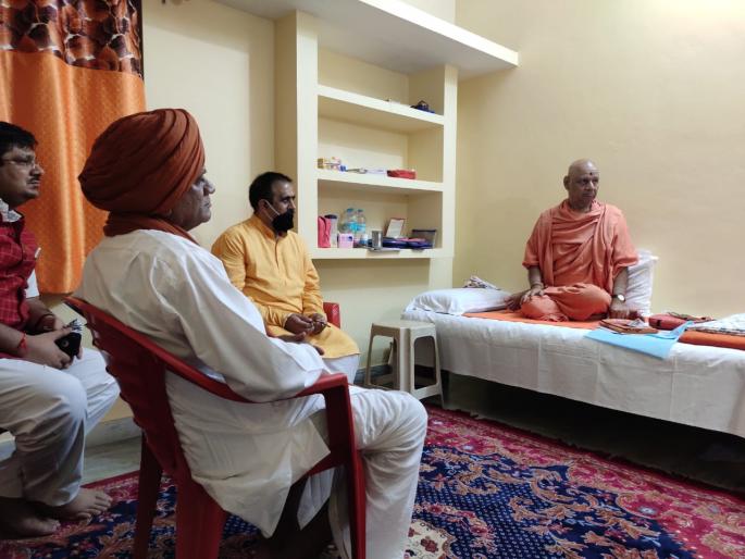 Bhaskargiri Maharaj inspects trust workshop at Ayodhya, hands over 52 forts in the state | अयोध्या येथील न्यास कार्यशाळेची भास्करगिरी महाराज यांनी केली पाहणी, राज्यातील ५२ किल्ल्याची माती केली सुपूर्द Bhaskargiri Maharaj inspects trust workshop at Ayodhya, hands over 52 forts in the state | अयोध्या येथील न्यास कार्यशाळेची भास्करगिरी महाराज यांनी केली पाहणी, राज्यातील ५२ किल्ल्याची माती केली सुपूर्द