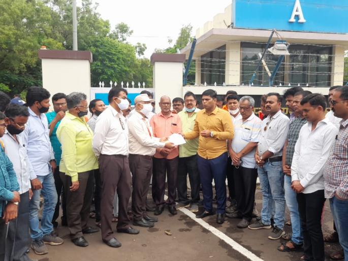 Demand for cancellation of transfers of 52 workers in HAL | एचएएलमधील ५२ कामगारांच्या बदल्या रद्द करण्याची मागणी Demand for cancellation of transfers of 52 workers in HAL | एचएएलमधील ५२ कामगारांच्या बदल्या रद्द करण्याची मागणी