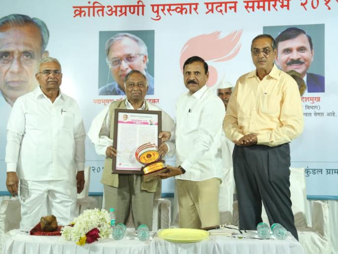 Countries without new research will be destroyed: Vijay Bhatkar | नवीन संशोधन न करणारे देश नष्ट होतील : विजय भटकर Countries without new research will be destroyed: Vijay Bhatkar | नवीन संशोधन न करणारे देश नष्ट होतील : विजय भटकर