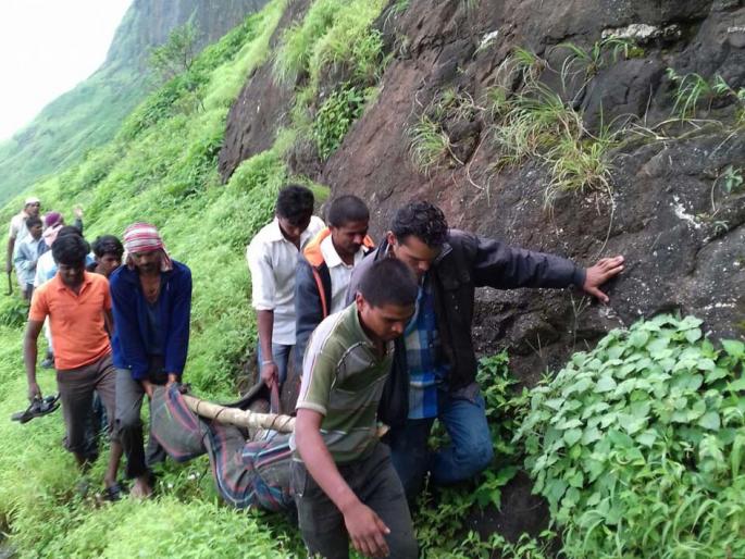 Nashik's youth death collapsed in the valley | दरीत कोसळून नाशिकच्या युवकाचा मृत्यू Nashik's youth death collapsed in the valley | दरीत कोसळून नाशिकच्या युवकाचा मृत्यू
