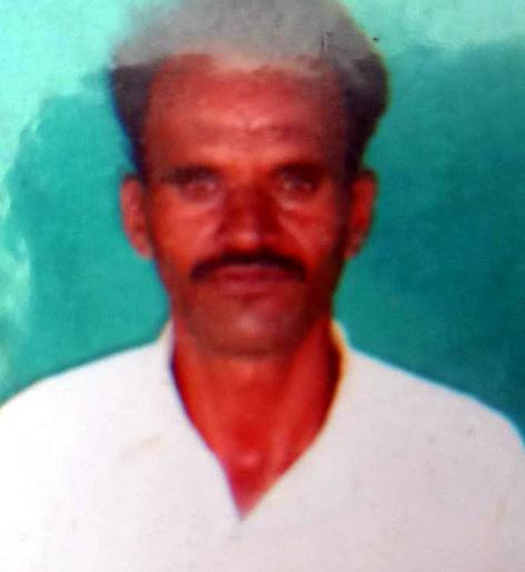 Death of a farmer due to falling from a tree in Parbhani district | परभणी जिल्ह्यात झाडावरून पडल्याने शेतकºयाचा मृत्यू Death of a farmer due to falling from a tree in Parbhani district | परभणी जिल्ह्यात झाडावरून पडल्याने शेतकºयाचा मृत्यू