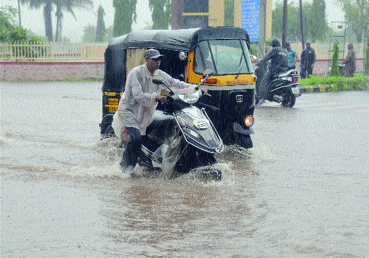 After 5 years, the bridge was submerged | ३१ वर्षांनंतर जेलरोडचा पूल बुडाला After 5 years, the bridge was submerged | ३१ वर्षांनंतर जेलरोडचा पूल बुडाला