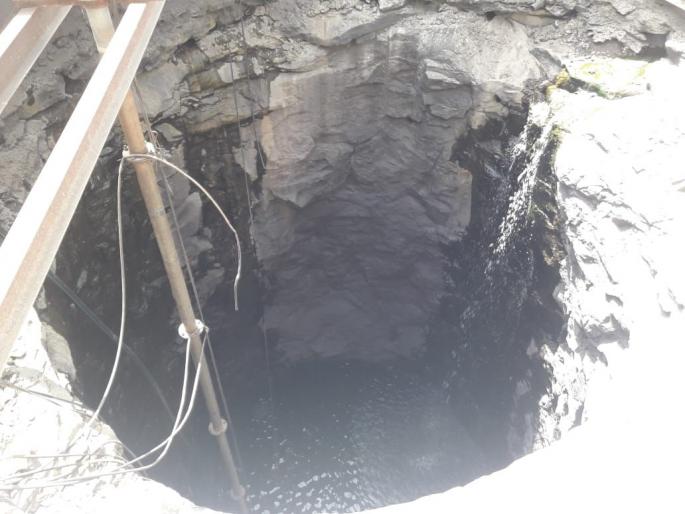 Water shortage in Rajapur due to depletion of well water | विहिरीचे पाणी आटल्याने राजापूरमध्ये पाणीटंचाई Water shortage in Rajapur due to depletion of well water | विहिरीचे पाणी आटल्याने राजापूरमध्ये पाणीटंचाई