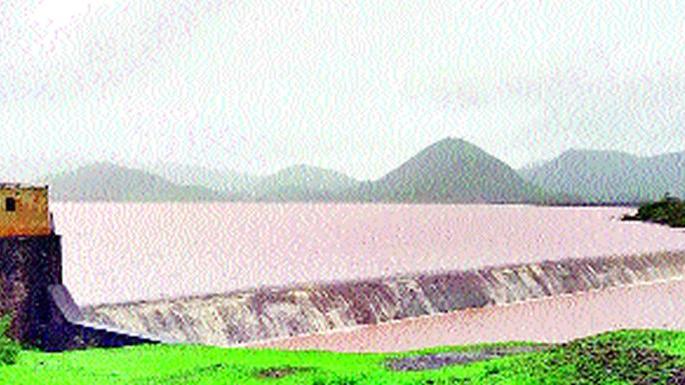 Irrigation water storage at 4% | गिरणा धरणात ११ टक्क्यांवर पाणीसाठा Irrigation water storage at 4% | गिरणा धरणात ११ टक्क्यांवर पाणीसाठा