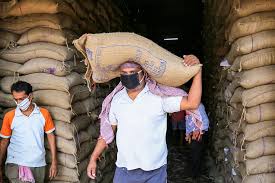 Ration grains can be obtained only if there is a mask | मास्क असेल तरच मिळेल रेशनचे धान्य Ration grains can be obtained only if there is a mask | मास्क असेल तरच मिळेल रेशनचे धान्य