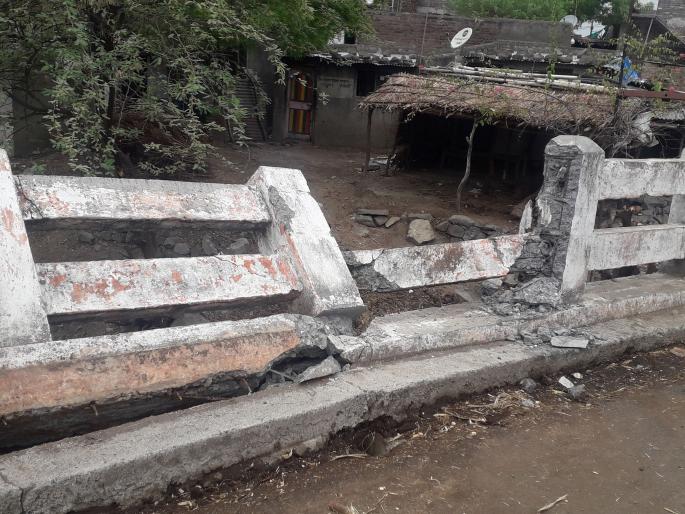 Illegal secondary transport on Jalgaon-Bodwad road | जळगाव-बोदवड रस्त्यावर अवैध गौणखनिज वाहतूक Illegal secondary transport on Jalgaon-Bodwad road | जळगाव-बोदवड रस्त्यावर अवैध गौणखनिज वाहतूक