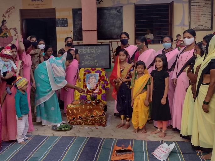 Savitribai Jayanti celebrated at Anganwadi in Kerala | केऱ्हाळे येथे अंगणवाडीत सावित्रीबाई जयंती साजरी Savitribai Jayanti celebrated at Anganwadi in Kerala | केऱ्हाळे येथे अंगणवाडीत सावित्रीबाई जयंती साजरी