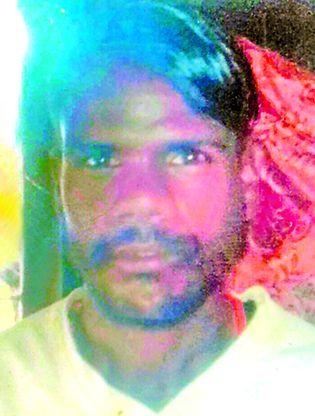 Dead body of tribal youth | आदिवासी तरुणाच्या मृतदेहाची फरफट Dead body of tribal youth | आदिवासी तरुणाच्या मृतदेहाची फरफट