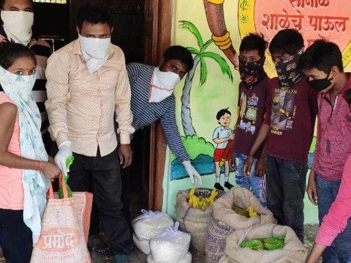Allocation of School Nutrition Diet to students in 4 schools in Jamner taluka | जामनेर तालुक्यातील १३० शाळेत शालेय पोषण आहाराचे विद्यार्थ्यांना वाटप Allocation of School Nutrition Diet to students in 4 schools in Jamner taluka | जामनेर तालुक्यातील १३० शाळेत शालेय पोषण आहाराचे विद्यार्थ्यांना वाटप