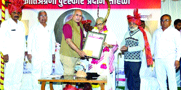 Globalization has increased the value of money than human beings | जागतिकीकरणामुळे माणसापेक्षा पैशाचे मूल्य वाढले Globalization has increased the value of money than human beings | जागतिकीकरणामुळे माणसापेक्षा पैशाचे मूल्य वाढले