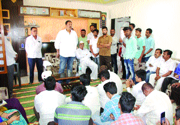 Employees need employment in industries: Udayan Raje Bhosale | उद्योगांमध्ये स्थानिकांना रोजगाराची आवश्यकता: उदयनराजे भोसले Employees need employment in industries: Udayan Raje Bhosale | उद्योगांमध्ये स्थानिकांना रोजगाराची आवश्यकता: उदयनराजे भोसले