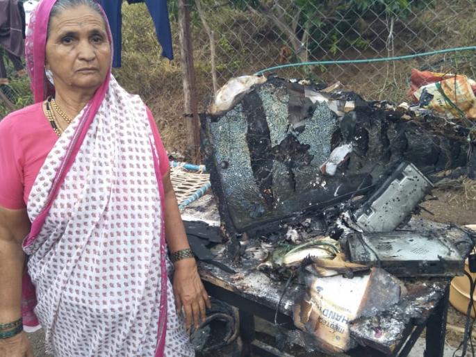 The house caught fire due to a short circuit | शॉर्टसर्किटमुळे घराला आग The house caught fire due to a short circuit | शॉर्टसर्किटमुळे घराला आग