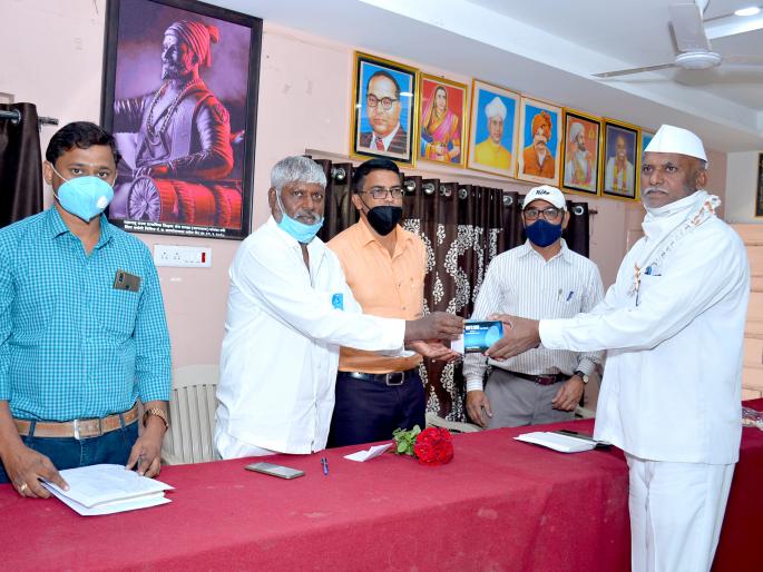 Distribution of Tham Scan Machine to Chemical Fertilizer Vendors | रासायनिक खते विक्रेत्यांना थम स्कॅन मशीनचे वाटप Distribution of Tham Scan Machine to Chemical Fertilizer Vendors | रासायनिक खते विक्रेत्यांना थम स्कॅन मशीनचे वाटप