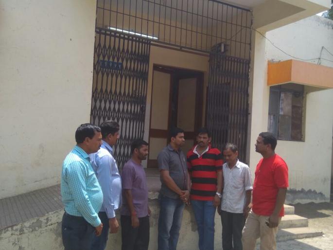 Satara: Suspected death of youth admitted in the drug addiction center | सातारा : व्यसनमुक्त केंद्रात दाखल झालेल्या तरुणाचा संशयास्पद मृत्यू Satara: Suspected death of youth admitted in the drug addiction center | सातारा : व्यसनमुक्त केंद्रात दाखल झालेल्या तरुणाचा संशयास्पद मृत्यू