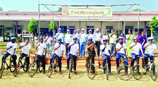 'Rite Right India' slogan | पाचवडमध्ये घुमला ‘ईट राईट इंडिया’चा नारा 'Rite Right India' slogan | पाचवडमध्ये घुमला ‘ईट राईट इंडिया’चा नारा