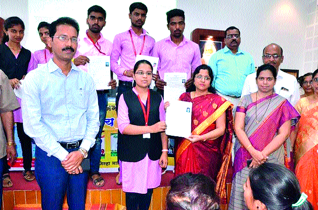 In each person the Guru meets; Observe consistency; Satyara Collector Shweta Singhal unveils the journey of success | प्रत्येक व्यक्तीत गुरू भेटतो; निरीक्षणाचे सातत्य हवे; साताऱ्याच्या जिल्हाधिकारी श्वेता सिंघल यांनी उलगडला यशाचा प्रवास In each person the Guru meets; Observe consistency; Satyara Collector Shweta Singhal unveils the journey of success | प्रत्येक व्यक्तीत गुरू भेटतो; निरीक्षणाचे सातत्य हवे; साताऱ्याच्या जिल्हाधिकारी श्वेता सिंघल यांनी उलगडला यशाचा प्रवास