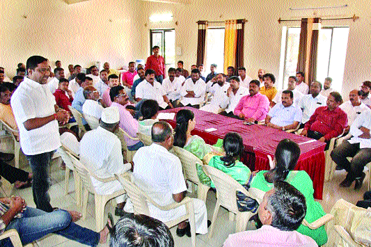 Udayan Rajen to go to BJP for honor | उदयनराजेंनी सन्मानासाठी भाजपात जावे Udayan Rajen to go to BJP for honor | उदयनराजेंनी सन्मानासाठी भाजपात जावे