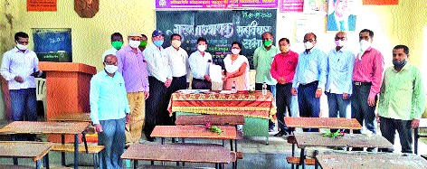 The headmaster refuses to fill the school in July | जुलैमध्ये शाळा भरवण्यास मुख्याध्यापकांचा नकार The headmaster refuses to fill the school in July | जुलैमध्ये शाळा भरवण्यास मुख्याध्यापकांचा नकार