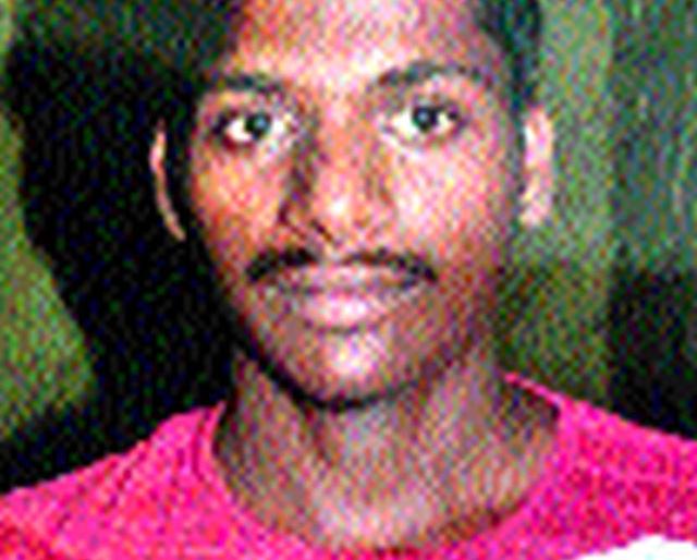 Dhumle hit by a prisoner of life from Niphad court | निफाड न्यायालय आवारातून जन्मठेपेच्या कैद्याने ठोकली धूम Dhumle hit by a prisoner of life from Niphad court | निफाड न्यायालय आवारातून जन्मठेपेच्या कैद्याने ठोकली धूम