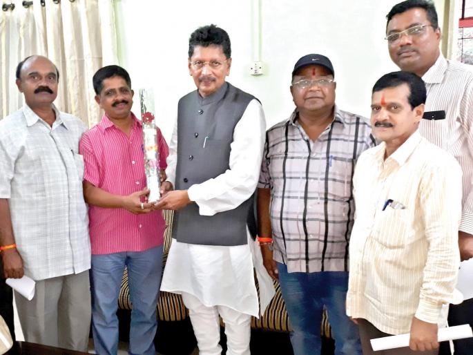 Sindhudurg: Inquiries of District Surgeons, Deepak Kejarkar Warning | सिंधुदुर्ग : जिल्हा शल्यचिकित्सकांची चौकशी होणार, दीपक केसरकर यांचा इशारा Sindhudurg: Inquiries of District Surgeons, Deepak Kejarkar Warning | सिंधुदुर्ग : जिल्हा शल्यचिकित्सकांची चौकशी होणार, दीपक केसरकर यांचा इशारा