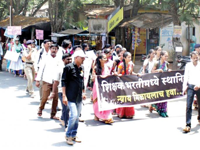 Sindhudurg: Ded in Ratnagiri-Sindhudurg, Beed Holder Accumulation | सिंधुदुर्ग : रत्नागिरी-सिंधुदुर्गमधील डीएड, बीएडधारक एकवटले