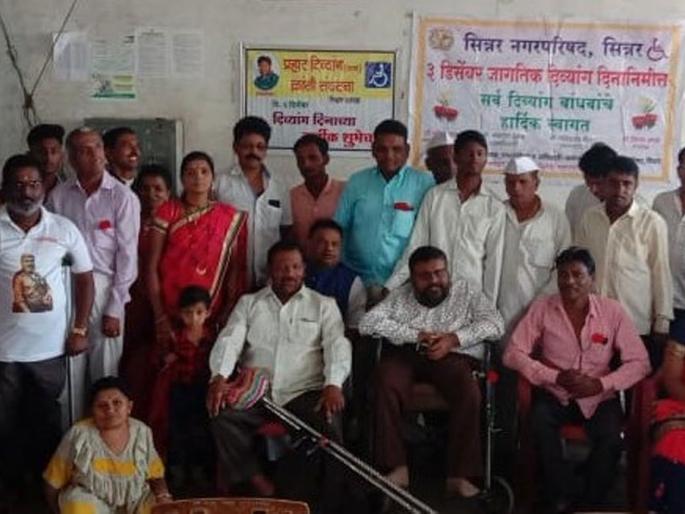 Dividend assistance of Rs | दिव्यांग बांधवांना व्यवसायासाठी प्रत्येकी ४० हजाराचे अर्थसहाय्य Dividend assistance of Rs | दिव्यांग बांधवांना व्यवसायासाठी प्रत्येकी ४० हजाराचे अर्थसहाय्य