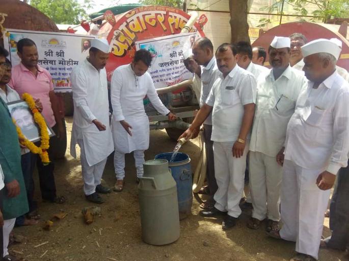 Water supply through Baragaon Pimpri, Patpippree, Sulewadi tanker | बारागावपिंप्री, पाटपिंप्री, सुळेवाडीत टॅँकरने पाणीपुरवठा Water supply through Baragaon Pimpri, Patpippree, Sulewadi tanker | बारागावपिंप्री, पाटपिंप्री, सुळेवाडीत टॅँकरने पाणीपुरवठा