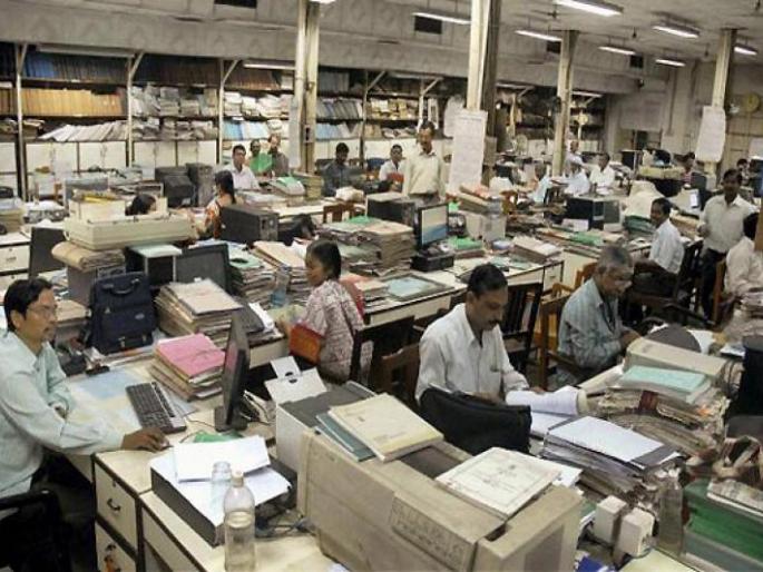 Interruptions | दाखले वितरणाचे कामकाज ठप्प Interruptions | दाखले वितरणाचे कामकाज ठप्प