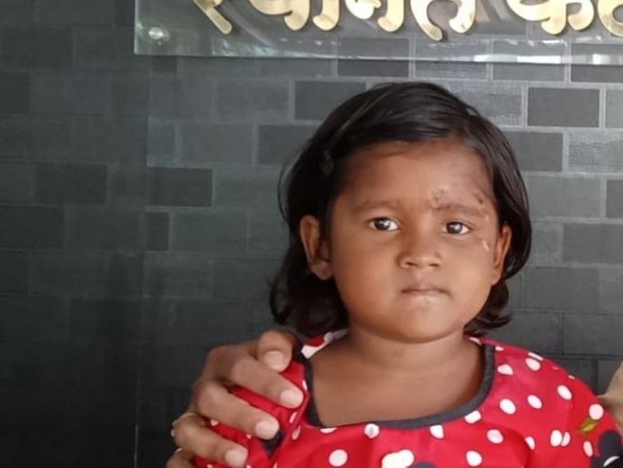 Due to lack of parental discovery, a four-year-old girl from Thane will be brought to the nursery home | पालकांचा शोध न लागल्यामुळे ठाण्यातील चार वर्षांच्या मुलीची बालसुधारगृहात रवानगी  Due to lack of parental discovery, a four-year-old girl from Thane will be brought to the nursery home | पालकांचा शोध न लागल्यामुळे ठाण्यातील चार वर्षांच्या मुलीची बालसुधारगृहात रवानगी