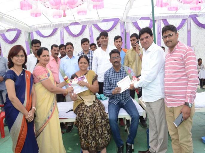 In Chopda, 109 young people donated blood, while the 35 people's plan for donation and meditation | चोपड्यात १०९ तरुणांनी केले रक्तदान तर ३५ जणांचा देहदान व अवयदानाचा संकल्प In Chopda, 109 young people donated blood, while the 35 people's plan for donation and meditation | चोपड्यात १०९ तरुणांनी केले रक्तदान तर ३५ जणांचा देहदान व अवयदानाचा संकल्प