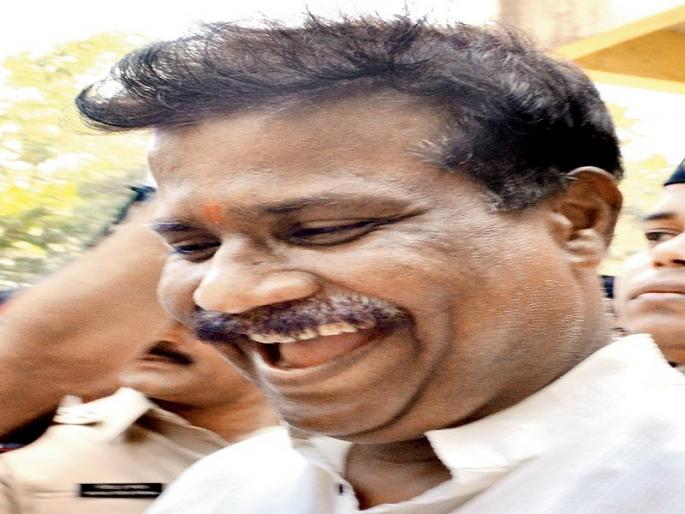 Vikrant Chavan's appointment as party's leader, Yasin Qureshi takes away only one year | कॉंग्रेसच्या गटनेतेपदी विक्रांत चव्हाण यांची नियुक्ती, यासिन कुरेशी यांची अवघ्या एका वर्षातच उचलबांगडी Vikrant Chavan's appointment as party's leader, Yasin Qureshi takes away only one year | कॉंग्रेसच्या गटनेतेपदी विक्रांत चव्हाण यांची नियुक्ती, यासिन कुरेशी यांची अवघ्या एका वर्षातच उचलबांगडी