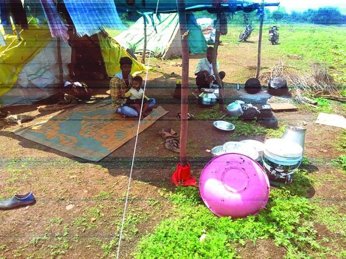 Washim: 972 people from 363 families stuck in other district | वाशिम जिल्हयातील ३६३ कुटूंबातील ९७२ नागरिक अद्याप परजिल्ह्यातच