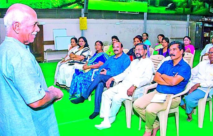 The basis of pollination | परागीभवन हाच परिसंस्थांचा आधार The basis of pollination | परागीभवन हाच परिसंस्थांचा आधार