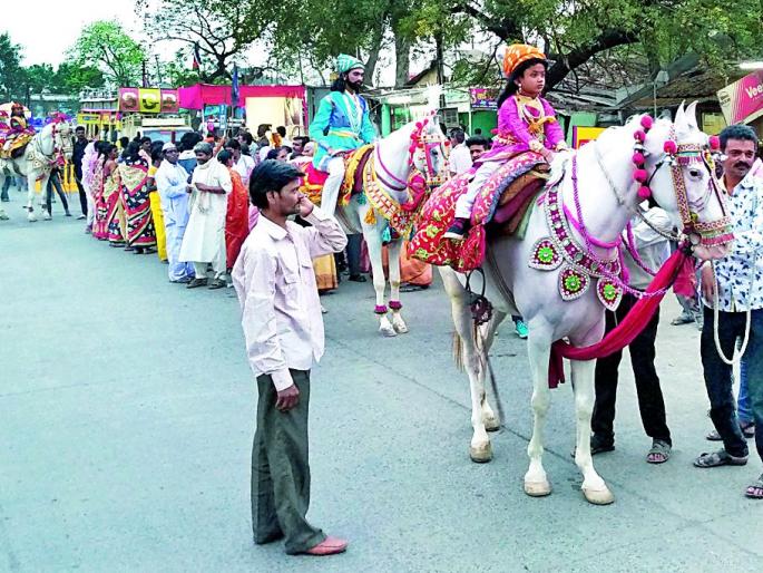Shiv Sainiks celebrated the victory of Shivrajs | शिवसैनिकांनी केला शिवरायांचा जयजयकार Shiv Sainiks celebrated the victory of Shivrajs | शिवसैनिकांनी केला शिवरायांचा जयजयकार