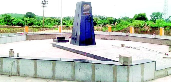 Veterans pay homage to the martyrs from the Prime Minister | आष्टीत पंतप्रधानांपासून दिग्गजांनी वाहिली शहिदांना श्रद्धांजली Veterans pay homage to the martyrs from the Prime Minister | आष्टीत पंतप्रधानांपासून दिग्गजांनी वाहिली शहिदांना श्रद्धांजली