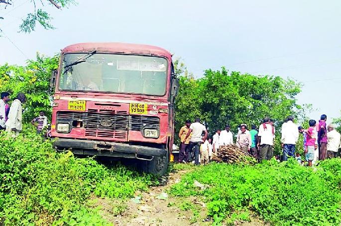 Cyclist killed in bus crash | बसच्या धडकेत सायकलस्वार ठार Cyclist killed in bus crash | बसच्या धडकेत सायकलस्वार ठार