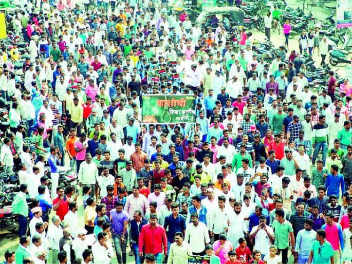 Troubled dissatisfaction in the district | जिल्ह्यात खदखदला असंतोष Troubled dissatisfaction in the district | जिल्ह्यात खदखदला असंतोष