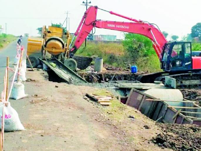 The accident took place in Eagle Construction | ईगल कन्स्ट्रक्शनच्या कारभाराने अपघात वाढले The accident took place in Eagle Construction | ईगल कन्स्ट्रक्शनच्या कारभाराने अपघात वाढले