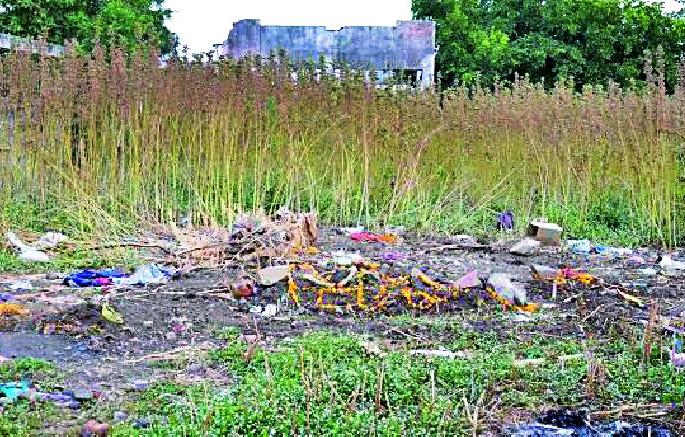 Yavatmal's graveyard was lost | यवतमाळची स्मशानभूमी हरवली