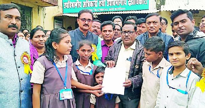 Silent sensations of divining lizards | दिव्यांग चिमुकल्यांच्या मूक संवेदना