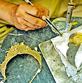 Bengali goldsmith, now the target of Police of the Galiwala | बंगाली सुवर्णकार, गलाईवाले आता पोलिसांचे टार्गेट