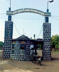 80 lakhs of farmers' 'spring' | शेतकºयांचे ‘वसंत’कडे ८० लाख अडले 80 lakhs of farmers' 'spring' | शेतकºयांचे ‘वसंत’कडे ८० लाख अडले