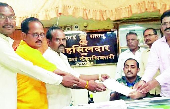 Farmers should be given immediate help | शेतकऱ्यांना सरसकट मदत द्यावी Farmers should be given immediate help | शेतकऱ्यांना सरसकट मदत द्यावी