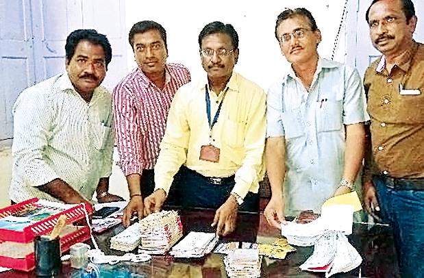 In the Pusad, there was a raid on illegal bar money | पुसद येथे अवैध सावकारावर धाड