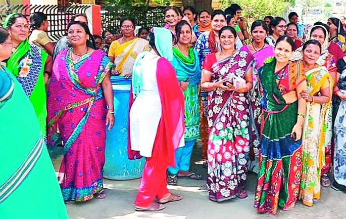 Havoc in the acquisitioned well | अधिग्रहित विहीर परिसरात हाहाकार Havoc in the acquisitioned well | अधिग्रहित विहीर परिसरात हाहाकार