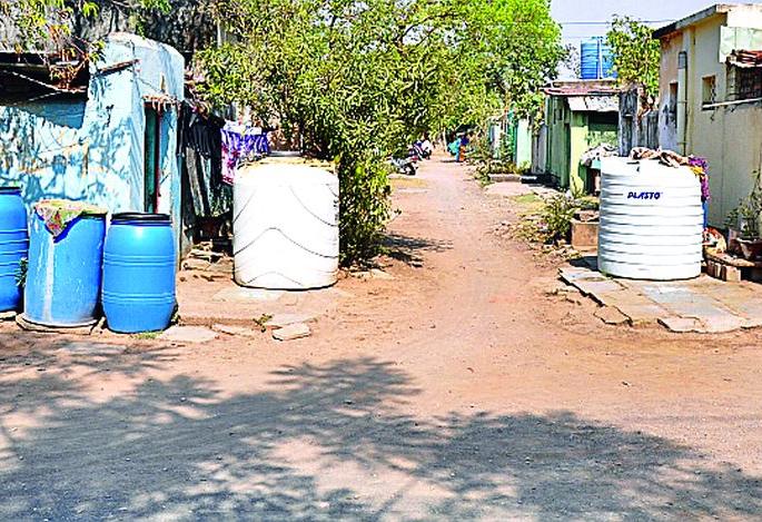 Recent visits to the police headquarters | पोलीस मुख्यालयात पाण्यासाठी हाल Recent visits to the police headquarters | पोलीस मुख्यालयात पाण्यासाठी हाल